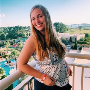 Meet your Posher, Elisa